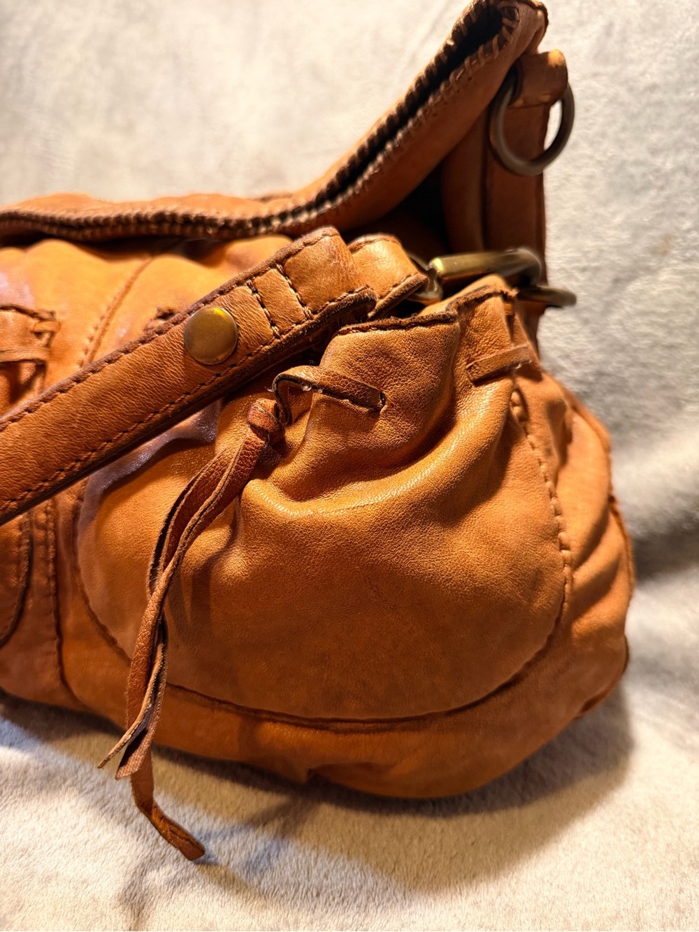 Lucky Brand Caramel Leather Fold Over Shoulder Bag - Picture 7 of 11